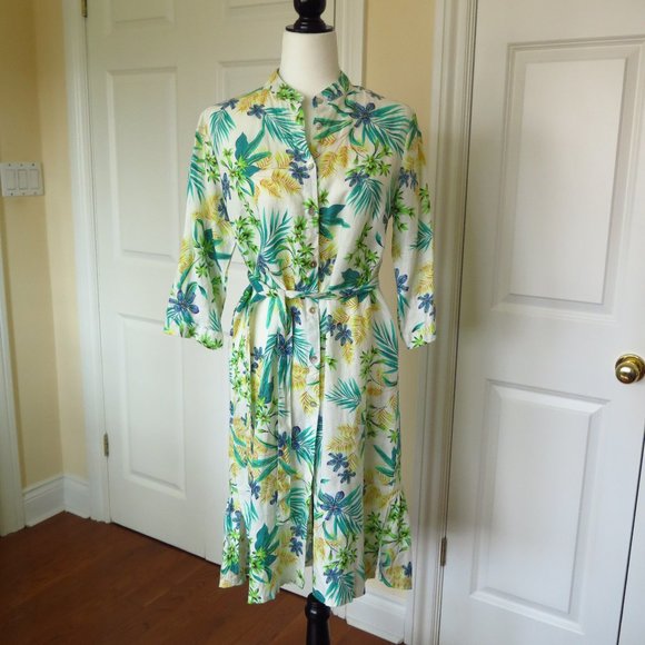 Vintage Dresses & Skirts - White Linen Summer Dress with Floral Design